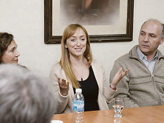 Conducción. Anabel Fernández Sagasti, candidata a gobernadora por el peronismo, junto al diputado y presidente del PJ, Guillermo Carmona .