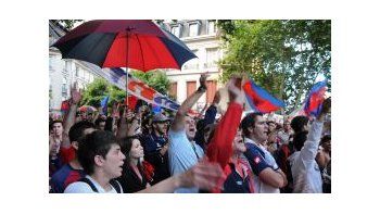 ámbito.com | Amor por los colores. Los hinchas de San Lorenzo no se rinden en su lucha por volver a Boedo.