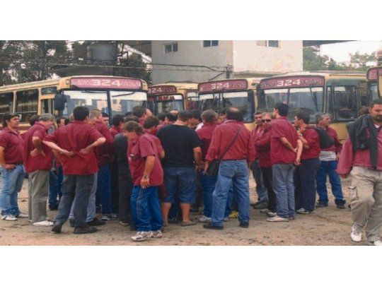 El colectivero atacado trabaja en la línea 324.