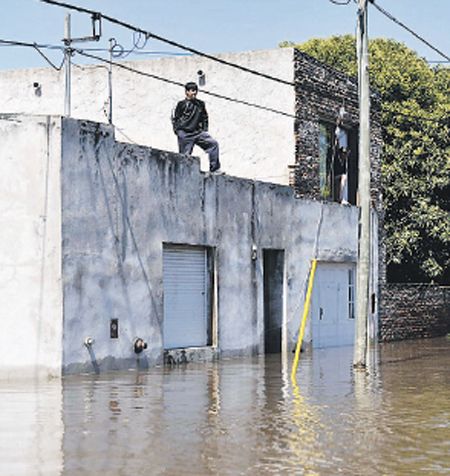 Temporal: evacuados suben a 6.300 (suman 3 los muertos) (foto 1)
