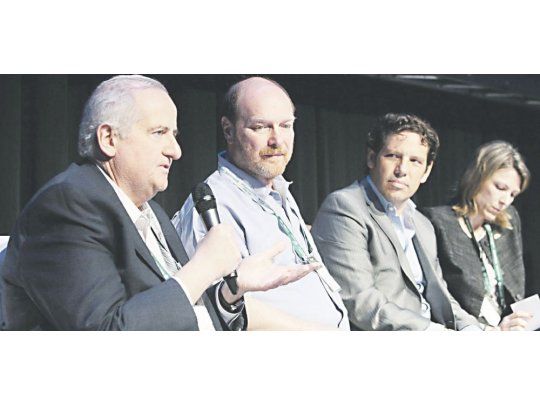 expositores. Luis Pagani, Gustavo Grobocopatel y Martín Ramos coincidieron en un panel organizado por el IAEF. Se habló de una demanda enorme para exportar, pero de falta de competitividad.