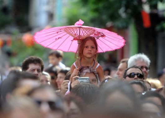 Una multitud recibió el Año del Dragón en el Barrio Chino (foto 12)