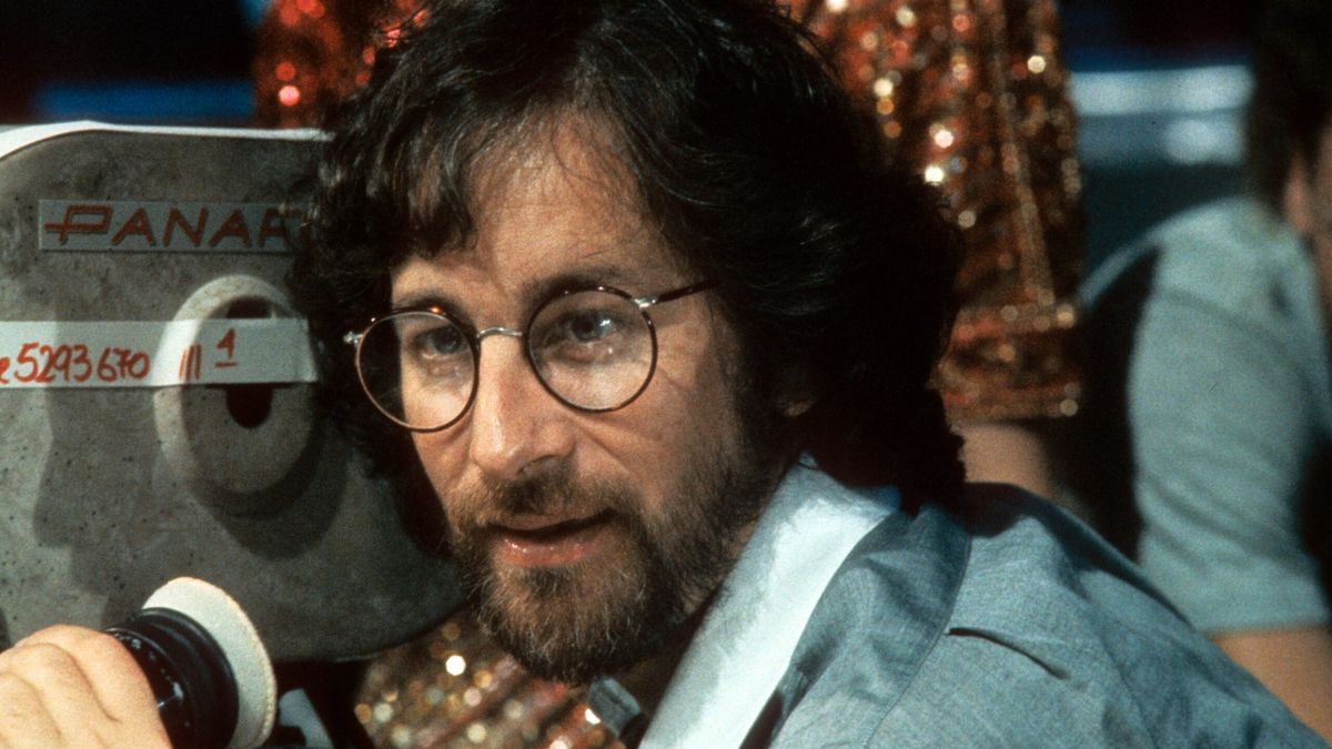 He became a film director as a child, worked as an intern at Universal without earning a dollar and today is one of the richest people in the world.