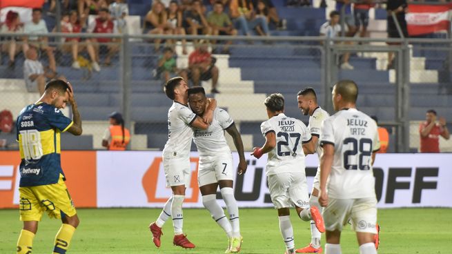 Independiente sacó ventaja en el primer tiempo y venció a Everton.