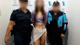 Una de las mujeres aprehendidas por la estafa
