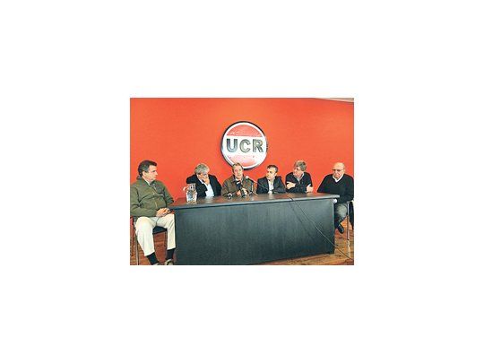 Los dirigentes de la Mesa de Enlace se reunieron en Mendoza con el exvicepresidente Julio Cobos y luego realizaron una asamblea con productores.