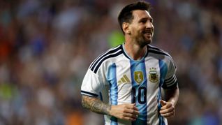 Lionel Messi se convirtió en el jugador más longevo en marcar un gol con la camiseta argentina. Lionel Messi se convirtió en el jugador más longevo en marcar un gol con la camiseta argentina.