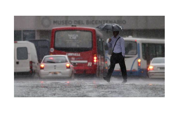 El Servicio Meteorológico emitió el aviso por precipitaciones “localmente intensas, acompañadas de abundante caída de agua, ráfagas y ocasional caída de granizo