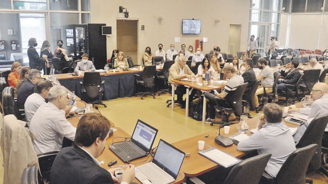 agenda. Ante la nula actividad en el Congreso, diputados UCR analizaron varias temáticas con especialistas