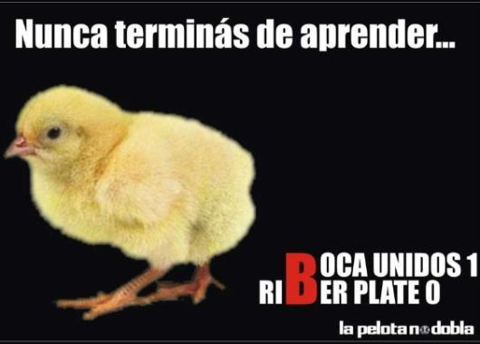 Los afiches que Boca le dedicó a River.