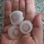 Se registró caída de granizo en la madrugada del jueves en barrios como Palermo y Pilar. Se registró caída de granizo en la madrugada del jueves en barrios como Palermo y Pilar.