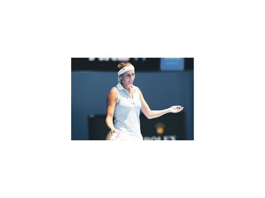 La cara de frustración de Dulko resume lo que fue el partido: una Sharapova avasallante frente a la impotencia de la argentina.