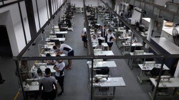 La sastrería militar ya trabaja para abastecer el país de insumos.