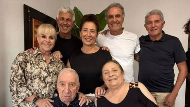 Carlos Bilardo celebró sus 88 años con los campeones de México 86 y Claudia Villafañe
