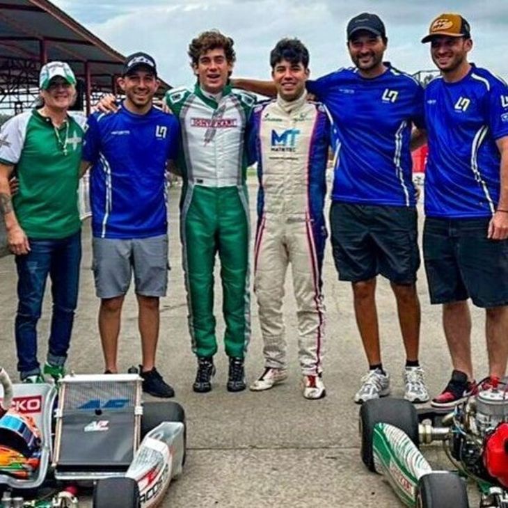 Durante su paso por Z&aacute;rate, Colapinto tambi&eacute;n visit&oacute; al Acosta Racing Team, estructura clave en su formaci&oacute;n como piloto. All&iacute; particip&oacute; de una jornada de pruebas, manteniendo el v&iacute;nculo con el equipo que lo acompa&ntilde;&oacute; en sus inicios dentro del automovilismo.