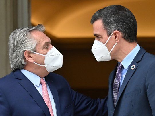 El presidente Alberto Fernández junto a su par español, Pedro Sánchez.