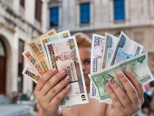La tasa de cambio a partir del 1 de enero de 2021 será de 24 pesos cubanos por cada dólar estadounidense. 