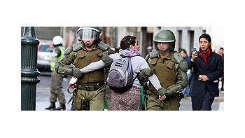 Más de 300 estudiantes detenidos en Chile durante protesta