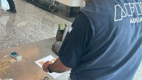 aduana secuestro 13 monedas de oro en el equipaje de un pasajero
