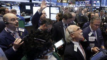 subieron hasta 4,5% adrs argentinos y riesgo pais tuvo leve avance