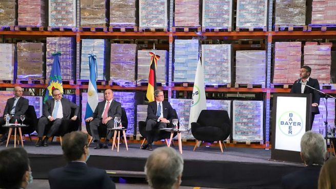 El jefe de Gabinete, Juan Manzur, durante el acto donde la empresa Bayer anunció las inversiones en el país.