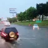 La Panamericana inundada por las intensas lluvias que ya superaron los 100 mm.. La Panamericana inundada por las intensas lluvias que ya superaron los 100 mm..