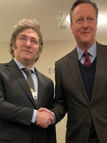 Javier Milei y David Cameron, canciller británico. Javier Milei y David Cameron, canciller británico.
