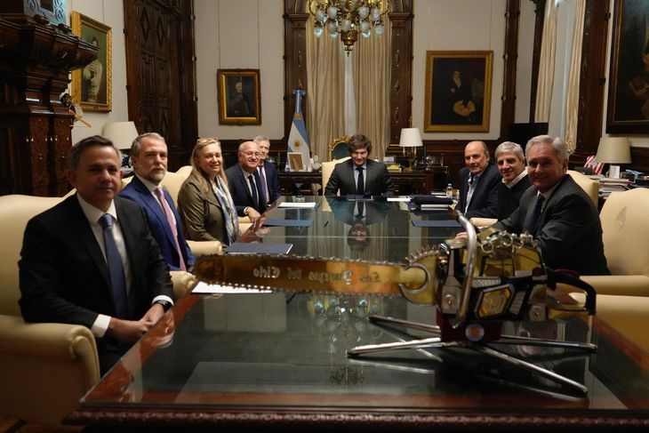 La reunión tiene lugar en medio de una jornada tensa en el mercado tras la derrota electoral. La reunión tiene lugar en medio de una jornada tensa en el mercado tras la derrota electoral.