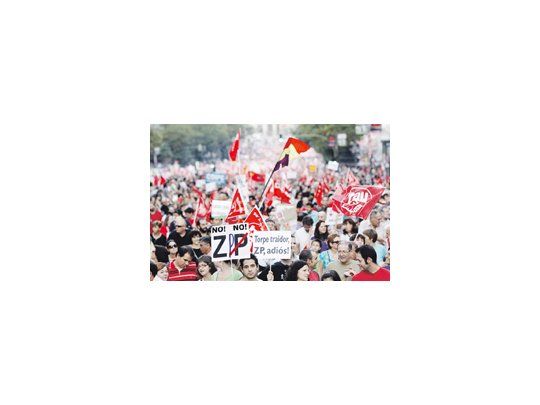 Madrid fue escenario de una manifestación masiva, que según los sindicatos convocó a 500.000 personas. La Gran Vía de Madrid se vio interrumpida durante dos horas por 500 revoltosos.
