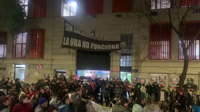 Los estudiantes tomaron las facultades de Filosofía y Letras y de Ciencias Sociales.
