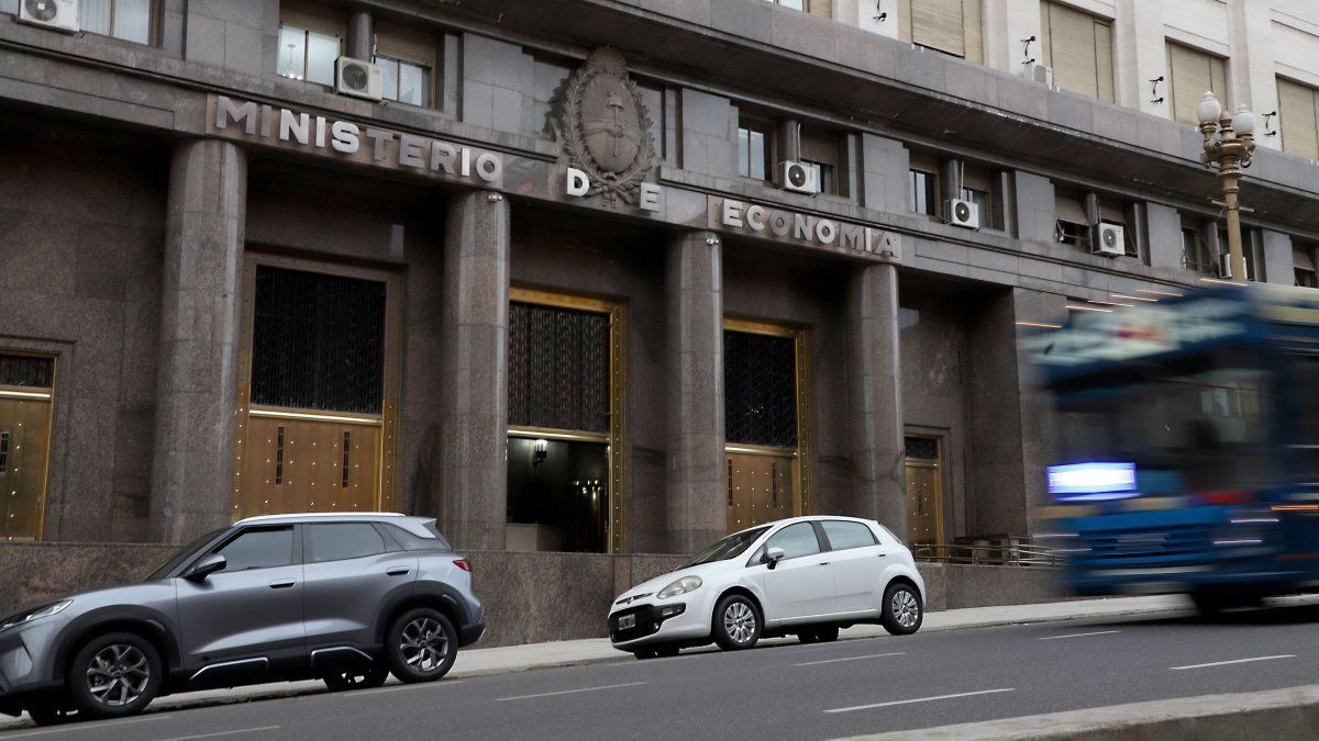 Argentina se ubica entre los 11 pa�ses con mejores cuentas fiscales, pero hay dos riesgos que preocupan a los inversores