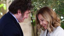 Giorgia Meloni y Javier Milei en la cumbre del G7.