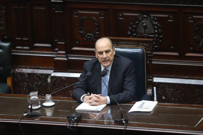 Guillermo Francos en la defensa de gestión en el Congreso.