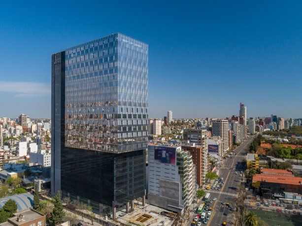 El Centro Empresarial Libertador, uno de los últimos edificios grandes de oficinas que se estrenaron en la ciudad, hace 4 años El Centro Empresarial Libertador, uno de los últimos edificios grandes de oficinas que se estrenaron en la ciudad, hace 4 años