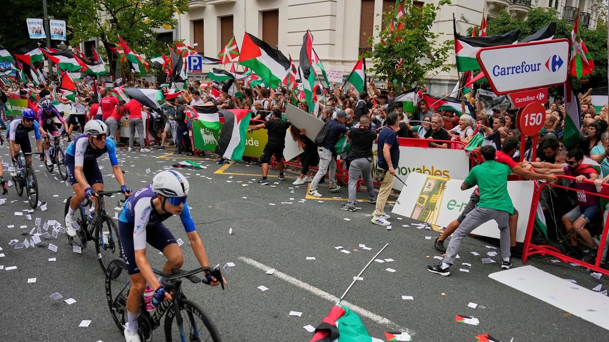They suspend the return of Spain for incidents between the Police and Prolastina protesters