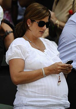 Su esposa Mirka, quien espera el primer hijo de Federer.