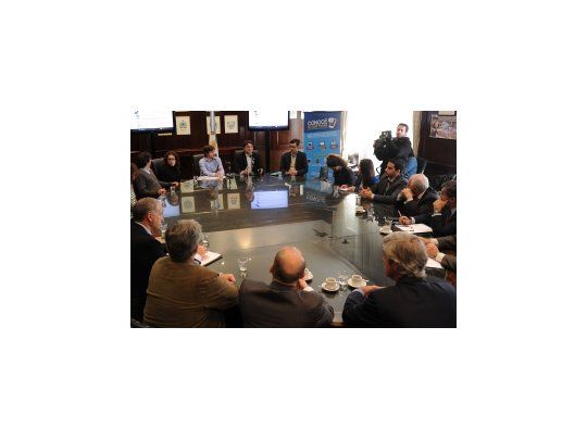 Los secretarios de Comunicaciones, Norberto Berner, y de Comercio, Augusto Costa, anunciaron que las empresas de telefonía móvil deberán comunicar a los clientes el precio de cada servicio, promoción y bonificaciones.