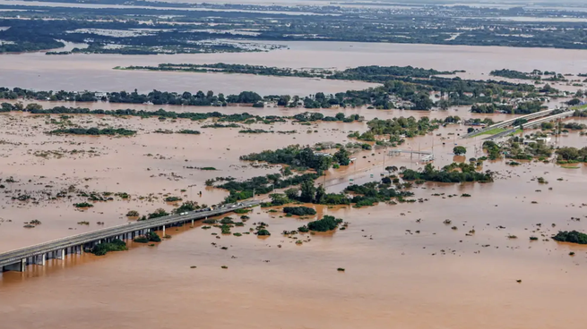 Los campos inundados en Río Grande do Sul generan complicaciones en Uruguay.