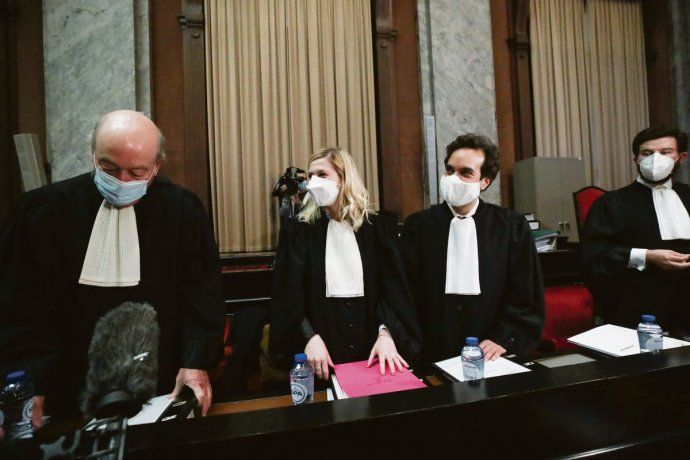 LOS QUE DECIDEN. Los miembros de la corte de Bruselas que llevan adelante el juicio de la UE contra AstraZeneca emitirían su sentencia en un mes.