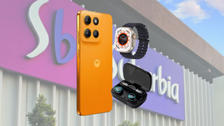 El Motorola en oferta en Suburbia con audífonos y reloj inteligente. El Motorola en oferta en Suburbia con audífonos y reloj inteligente.