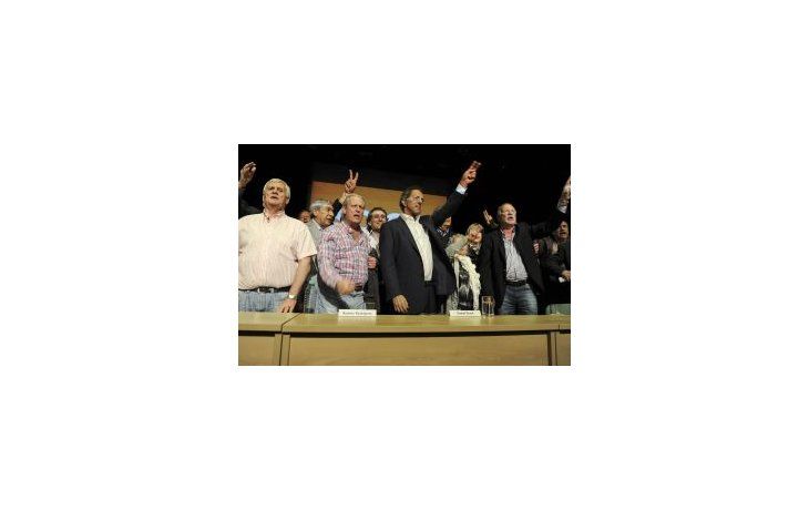 Ante sindicalistas, Scioli prometió eliminar escalas de asignaciones familiares