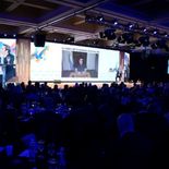 Asistentes esperan la videoconferencia de Javier Milei desde París en medio de resquemores empresariales.