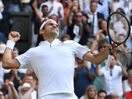 La alegría de Federer. A días de cumplir 38 años, llegó a su 12° final en Wimbledon. Buscará su noveno trofeo.