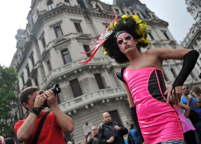 La Ciudad se llenó de color en una nueva marcha del orgullo gay (foto 1)