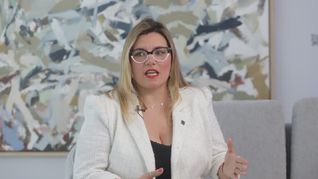 Laprosecretaria de AAPAS, Ana BelénLeyva, expuso sobre la importancia de los vínculos durante el tercer panel de Ámbito Debate.