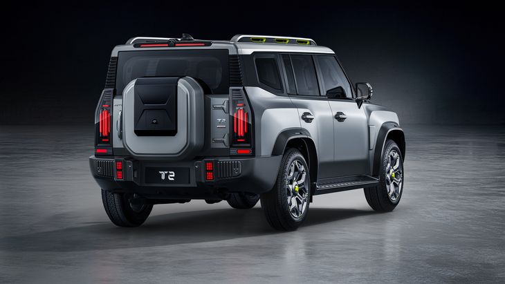 The exterior design reinforces its adventurous identity, with straight lines, side sills and high-profile tires, in a “boxy” style that conveys strength and character. The exterior design reinforces its adventurous identity, with straight lines, side sills and high-profile tires, in a “boxy” style that conveys strength and character.