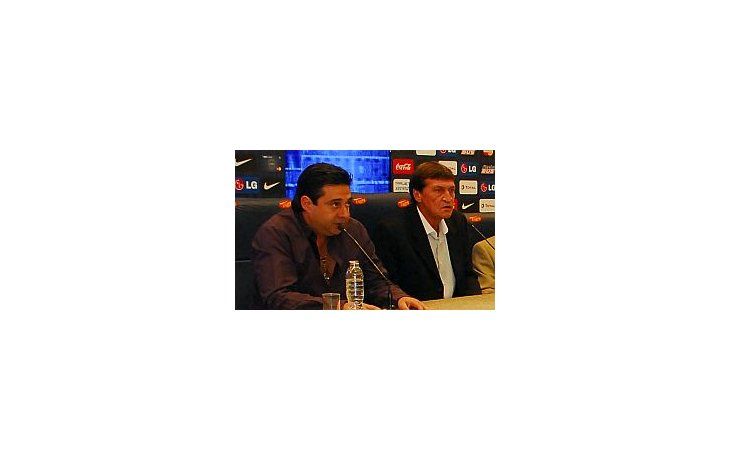 Falcioni firmó este mediodía su nuevo contrato.