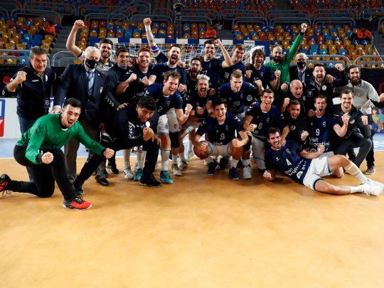 Argentina dio un golpe histórico y ahora jugará por meterse por primera vez entre los ocho mejores del Mundial de Handball.