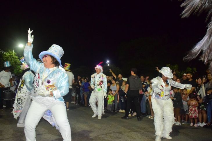 Corso de carnaval en el Partido de la Costa.