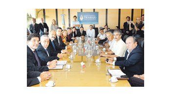 Los ministrosCarlos Tomada(Trabajo), JuanCarlos Tedesco(Educación)FlorencioRandazzo(Interior)encabezaron lasnegociacionescon los gremiosdocentesnacionales.